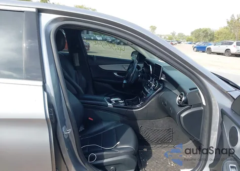 2015 Mercedes-Benz C 300 4Matic из США, поврежденный, VIN 55SWF4KB9FU077537